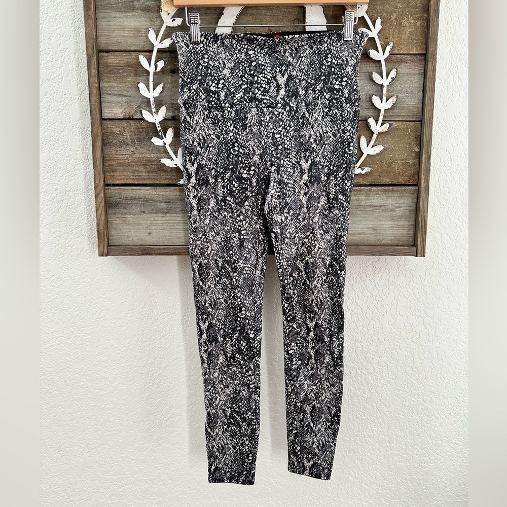 Spanx faux leather snake black animal print slimming leggings ladies size Large